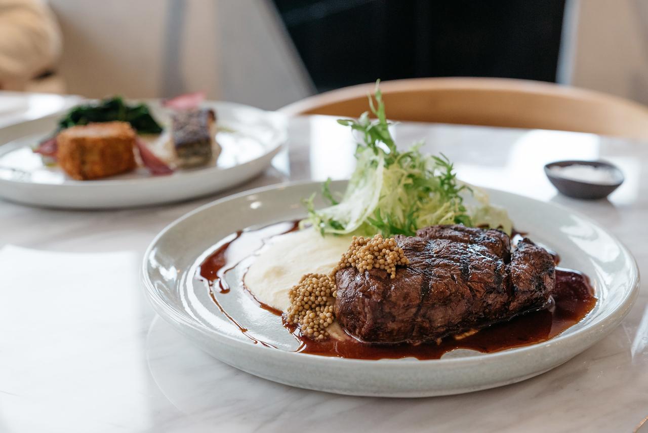 Art Series - The Chen Box Hill Esterno foto A steak at the restaurant